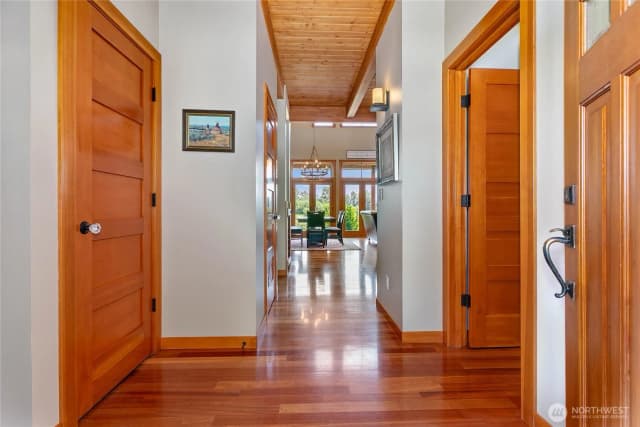 Property photo for 213 Rosemary Way, Lynden photo 3