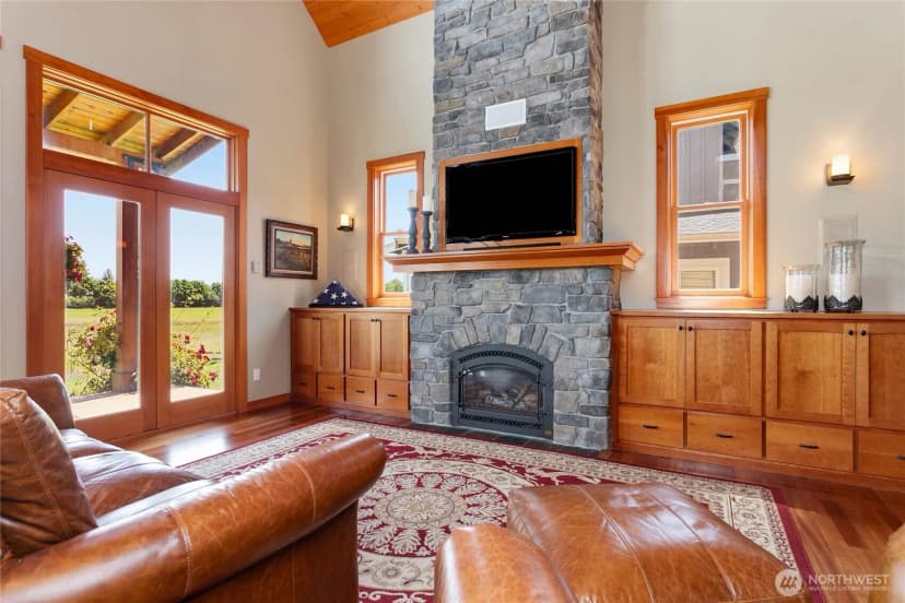Property photo for 213 Rosemary Way, Lynden photo 11