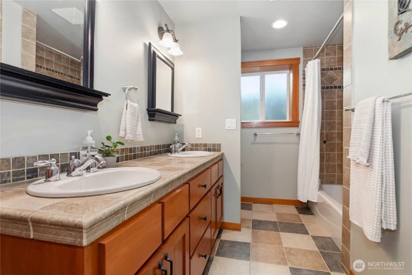 Property photo for 213 Rosemary Way, Lynden photo 28