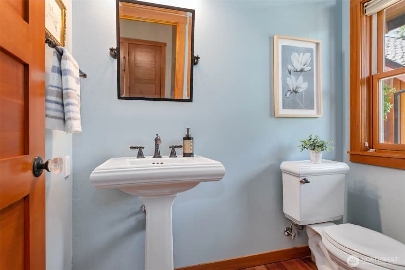 Property photo for 213 Rosemary Way, Lynden photo 4