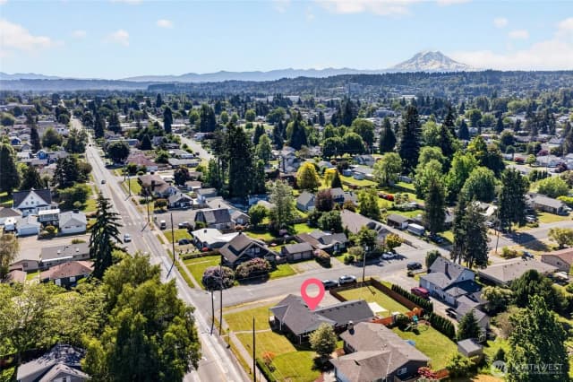 Property photo for 1604 W Pioneer Avenue, Puyallup photo 4