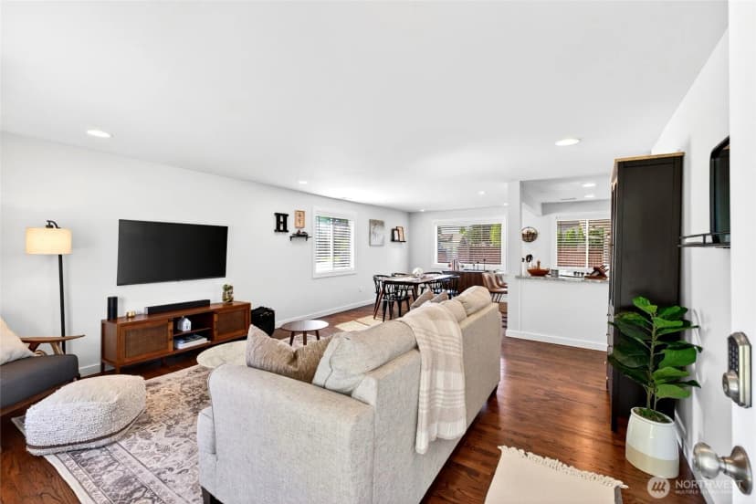 Property photo for 1604 W Pioneer Avenue, Puyallup photo 6