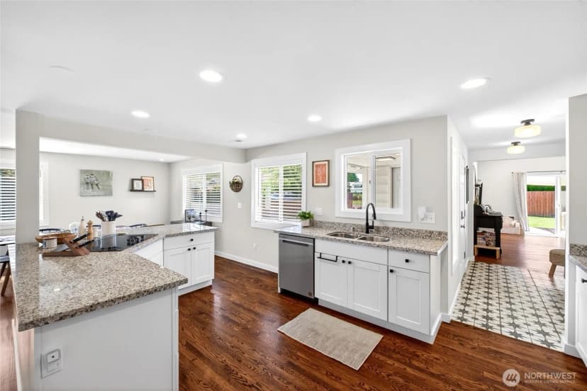 Property photo for 1604 W Pioneer Avenue, Puyallup photo 12