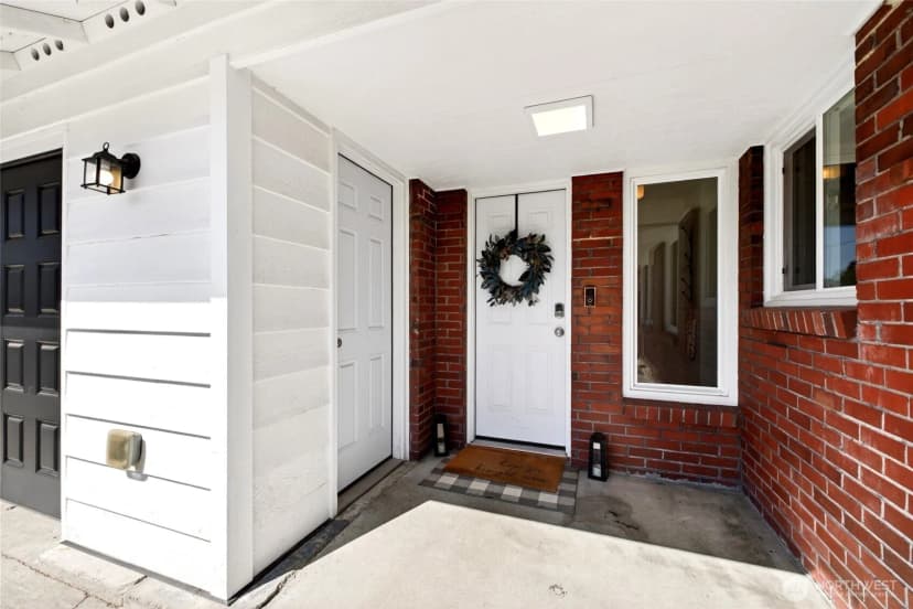 Property photo for 1604 W Pioneer Avenue, Puyallup photo 3