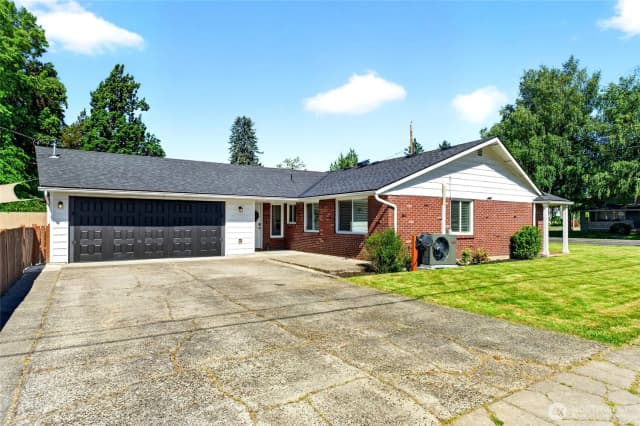 Property photo for 1604 W Pioneer Avenue, Puyallup photo 2