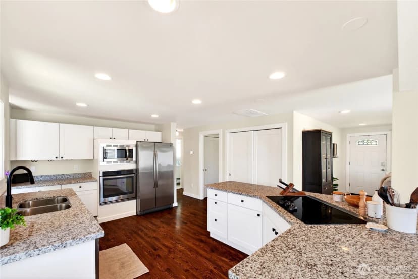 Property photo for 1604 W Pioneer Avenue, Puyallup photo 11