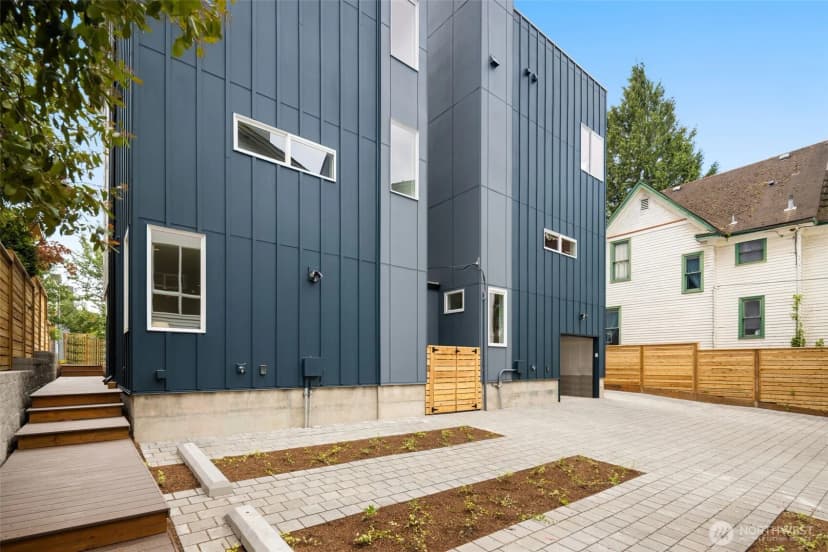 Property photo for 823 B 17th Avenue, Seattle photo 24