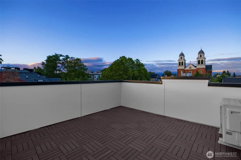 Property photo for 823 B 17th Avenue, Seattle photo 22