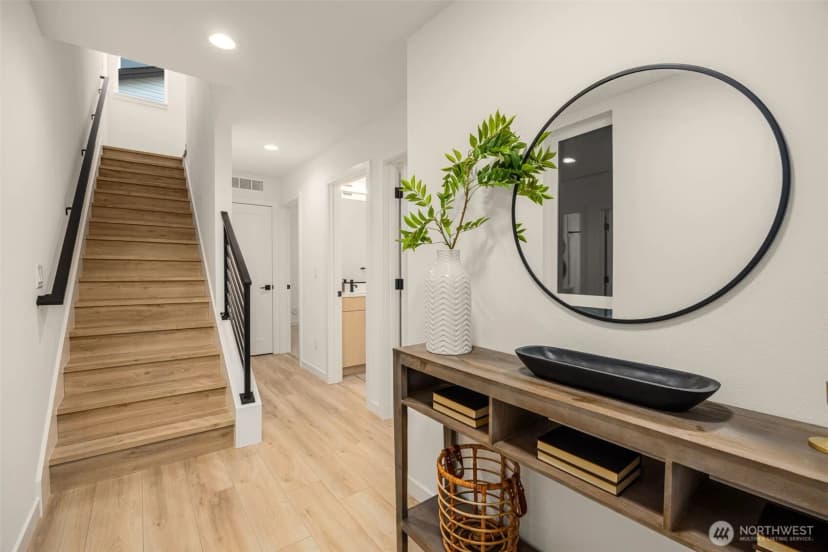 Property photo for 823 B 17th Avenue, Seattle photo 5
