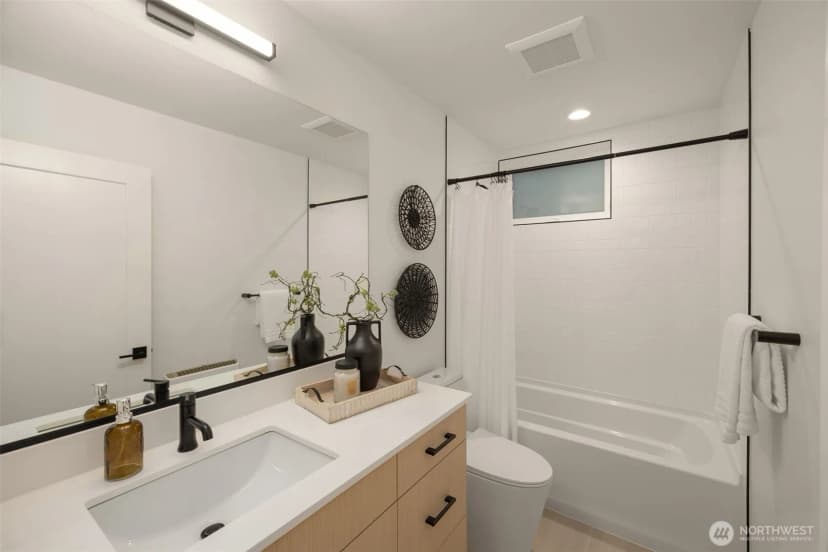 Property photo for 823 B 17th Avenue, Seattle photo 17