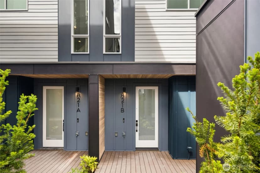 Property photo for 823 B 17th Avenue, Seattle photo 4