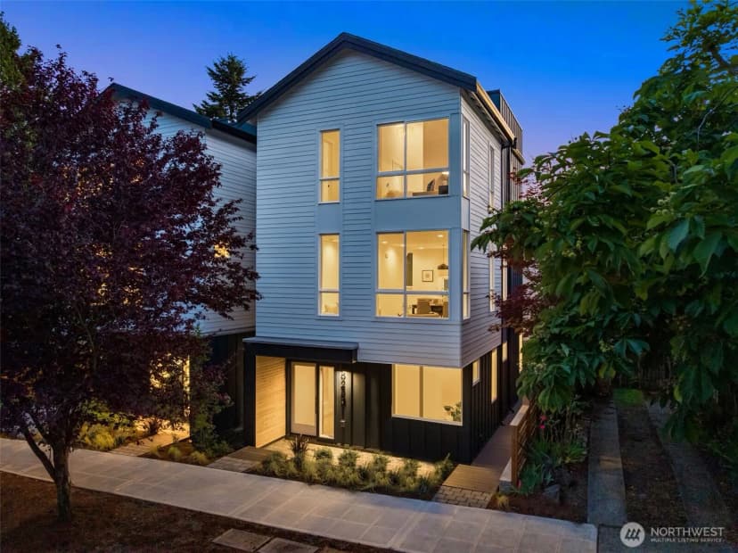 Property photo for 823 B 17th Avenue, Seattle