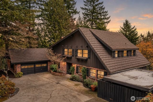 Property photo for 16521 Ne 1st Place, Bellevue photo 2