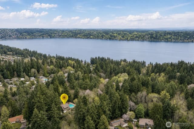 Property photo for 16521 Ne 1st Place, Bellevue photo 4