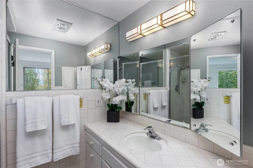 Property photo for 16521 Ne 1st Place, Bellevue photo 22