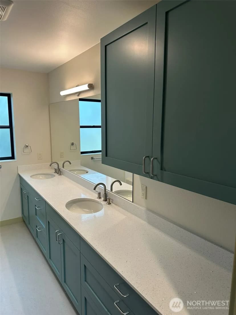 Property photo for 228 21st Avenue E, Seattle photo 8
