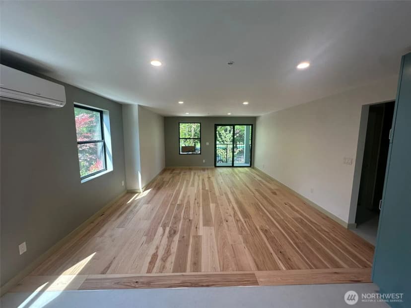 Property photo for 228 21st Avenue E, Seattle photo 4