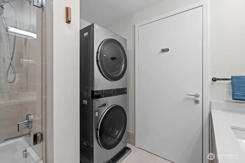 Property photo for 121 Stewart Street #2202, Seattle photo 12