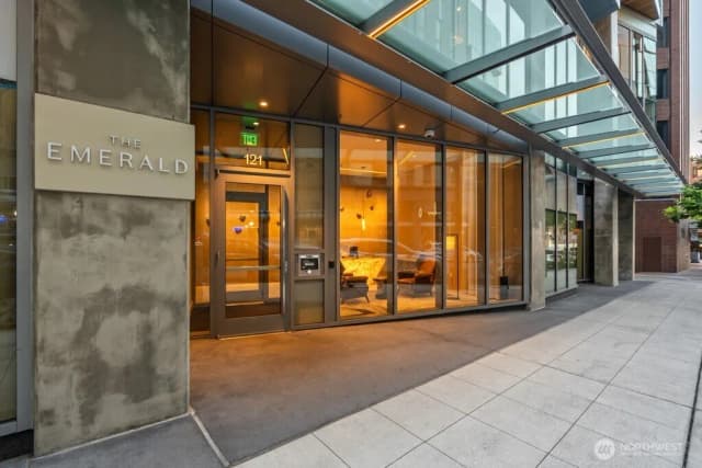 Property photo for 121 Stewart Street #2202, Seattle photo 2