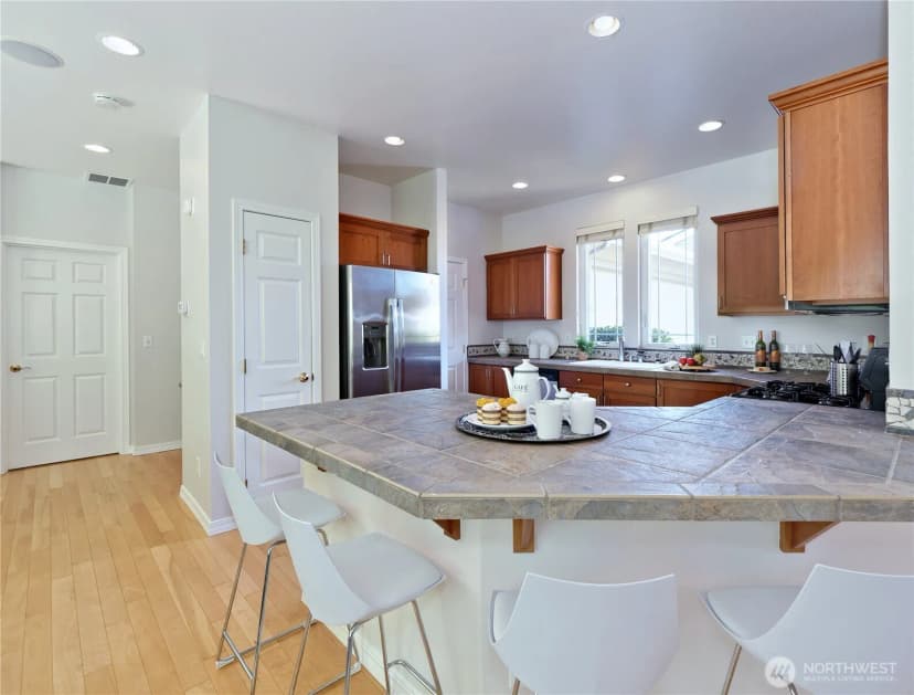 Property photo for 11706 239th Avenue Ne, Redmond photo 8