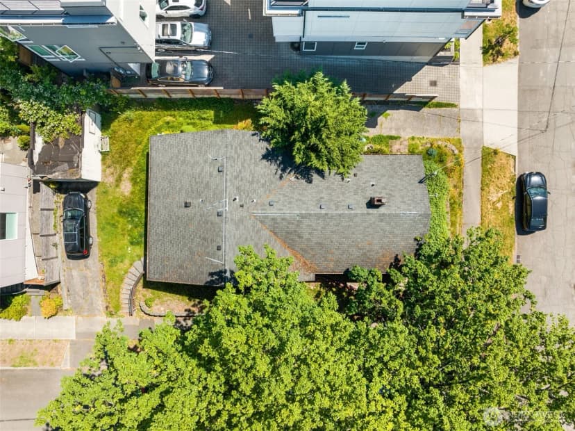 Property photo for 118 27th Avenue S, Seattle photo 3