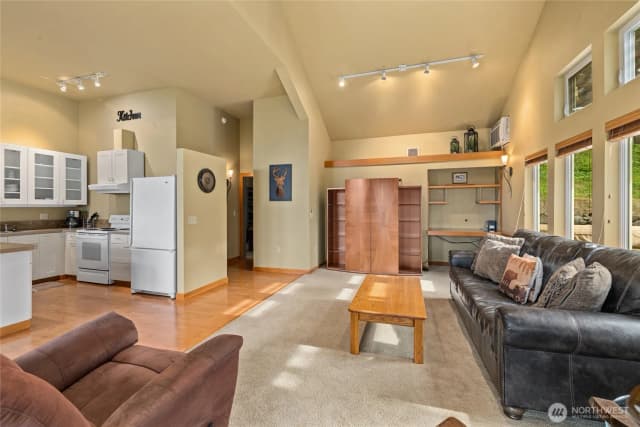 Property photo for 631 Thornton View Road, Cle Elum photo 3