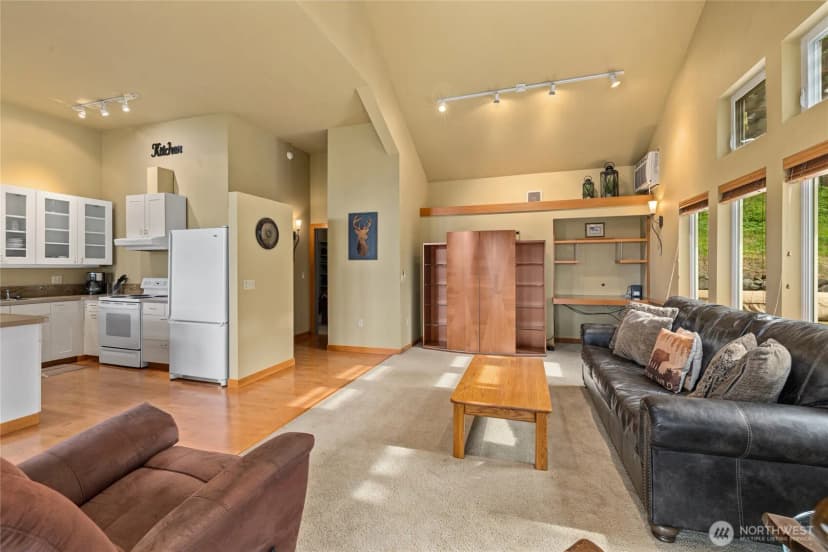Property photo for 631 Thornton View Road, Cle Elum photo 3