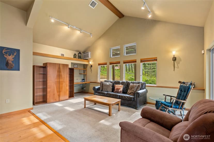 Property photo for 631 Thornton View Road, Cle Elum photo 4