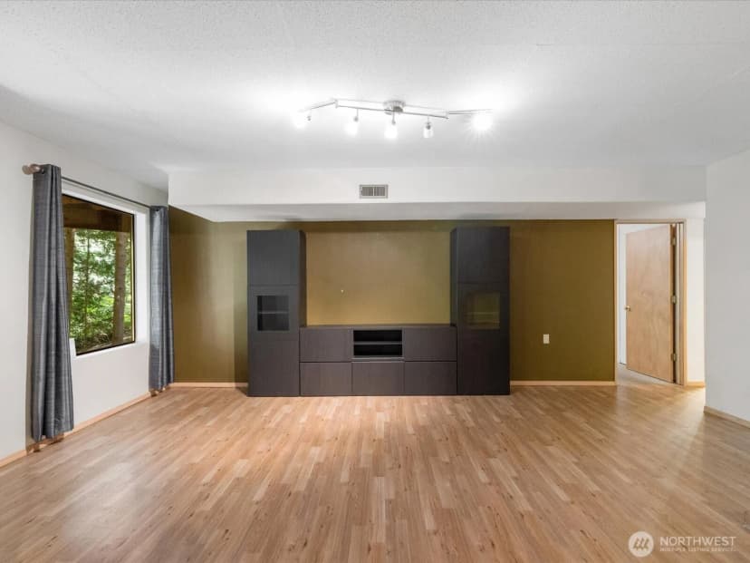 Property photo for 17116 Gravenstein Road, Bothell photo 16