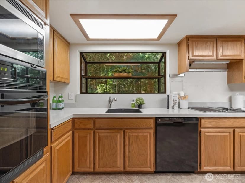 Property photo for 17116 Gravenstein Road, Bothell photo 9