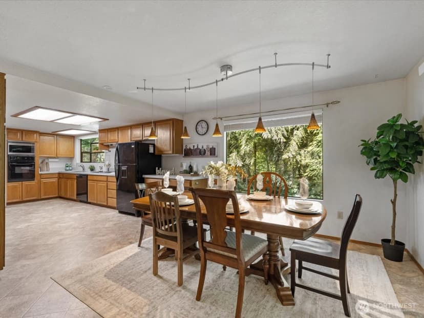Property photo for 17116 Gravenstein Road, Bothell photo 6