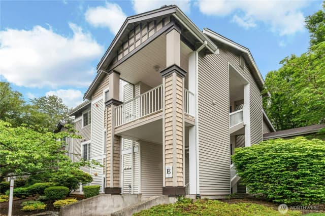 Property photo for 25235 Se Klahanie Boulevard #e305, Sammamish photo 2