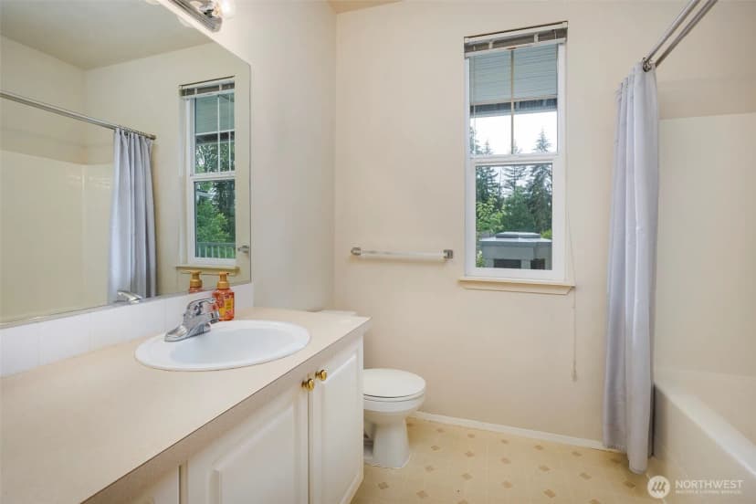Property photo for 12712 Admiralty Way #g302, Everett photo 11