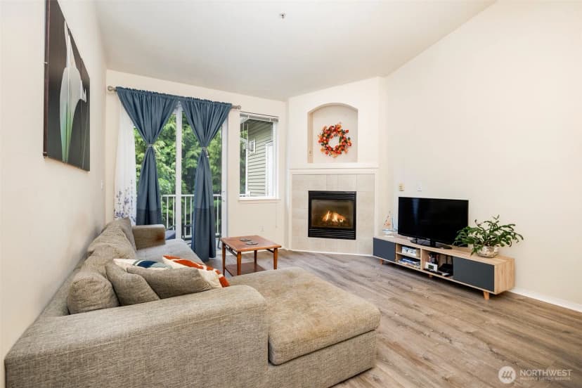 Property photo for 12712 Admiralty Way #g302, Everett photo 2
