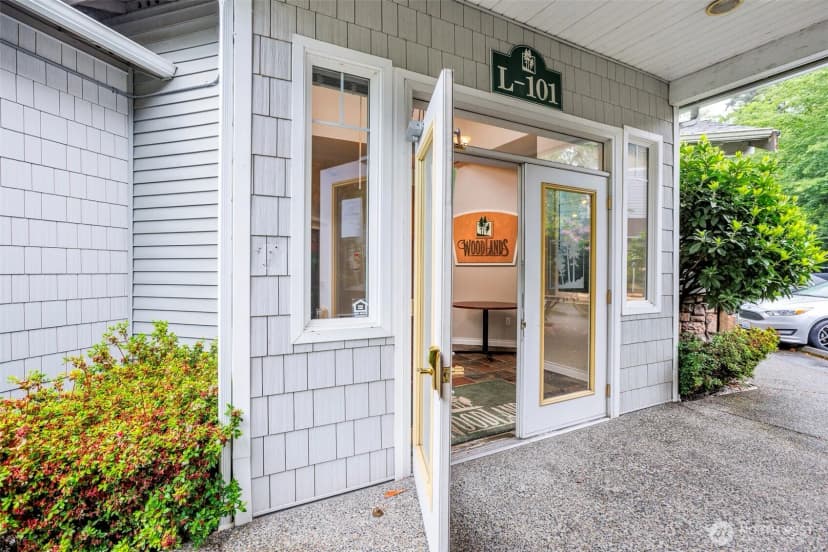 Property photo for 12712 Admiralty Way #g302, Everett photo 16