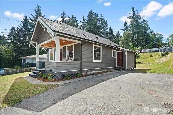 Property photo for 1021 Sw 130th Street, Burien photo 2