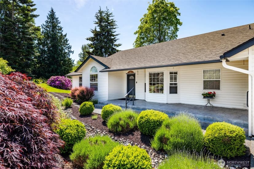 Property photo for 22736 Buchanan Street, Mount Vernon photo 3