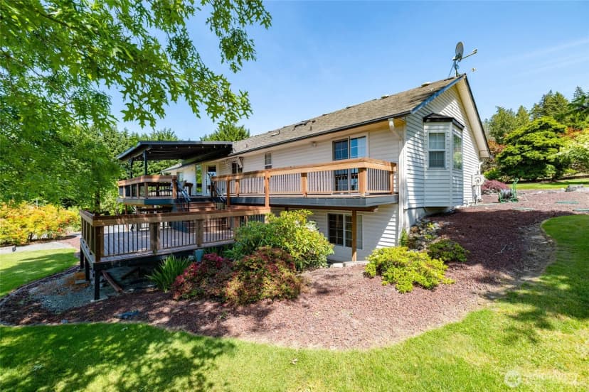 Property photo for 22736 Buchanan Street, Mount Vernon photo 2