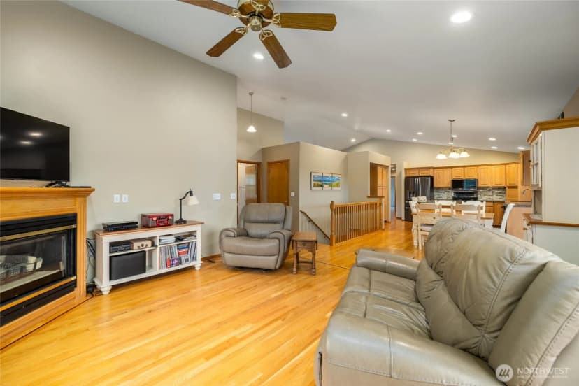 Property photo for 22736 Buchanan Street, Mount Vernon photo 7
