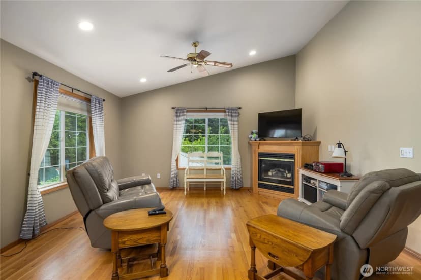 Property photo for 22736 Buchanan Street, Mount Vernon photo 8