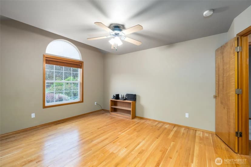 Property photo for 22736 Buchanan Street, Mount Vernon photo 15