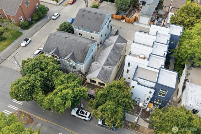 Property photo for 3453 California Avenue Sw, Seattle photo 4