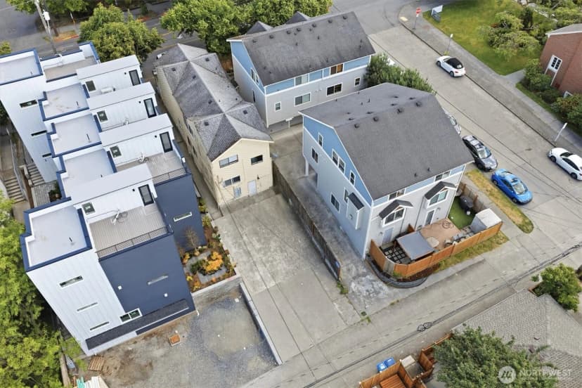 Property photo for 3453 California Avenue Sw, Seattle photo 25