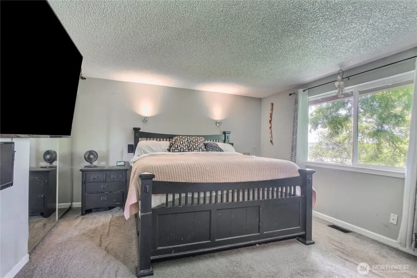 Property photo for 707 Alvord Avenue N, Kent photo 15