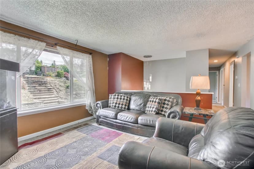 Property photo for 707 Alvord Avenue N, Kent photo 7