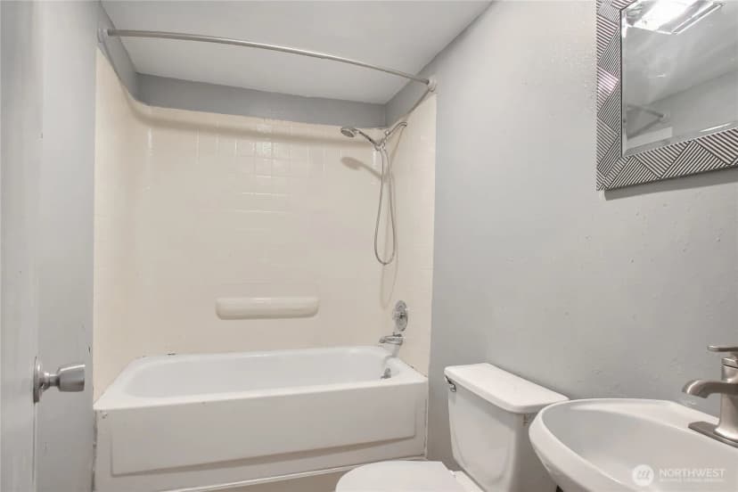 Property photo for 707 Alvord Avenue N, Kent photo 20