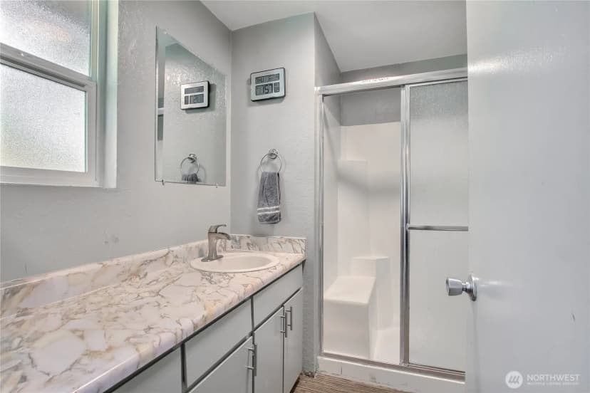 Property photo for 707 Alvord Avenue N, Kent photo 16