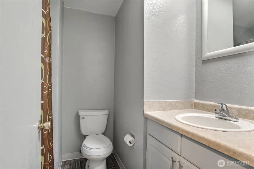 Property photo for 707 Alvord Avenue N, Kent photo 21