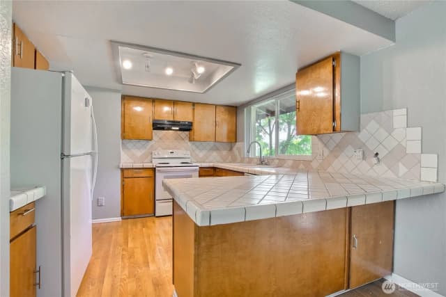 Property photo for 707 Alvord Avenue N, Kent photo 5