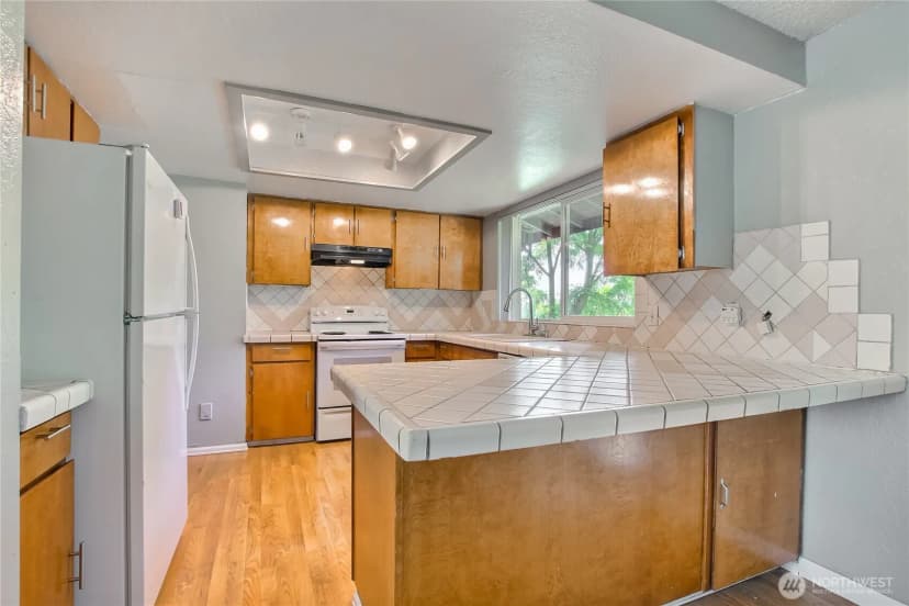 Property photo for 707 Alvord Avenue N, Kent photo 5